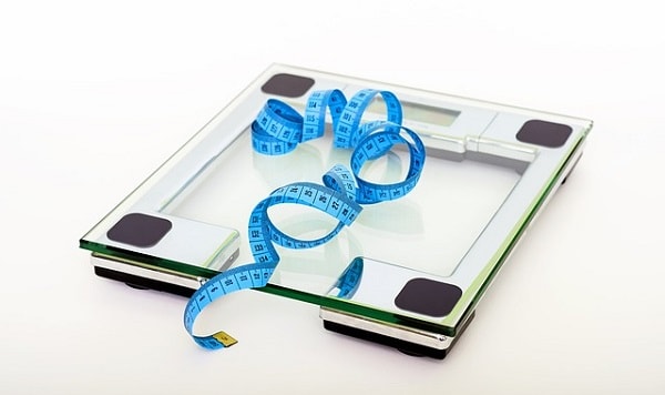 diet pitfalls_ scale and tape measure