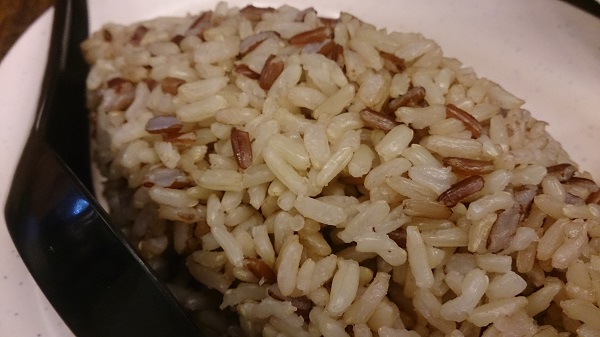 Whole grains, such as brown rice, are an excellent source of many essential minerals, including magnesium.
