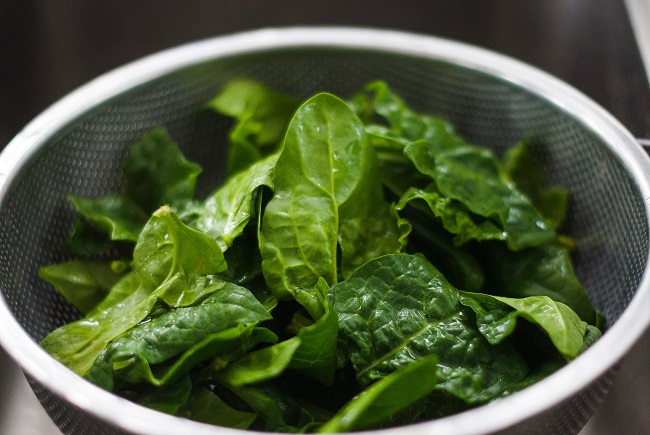 Spinach is high in carotenoids and selenium, which have anti-cancer properties.