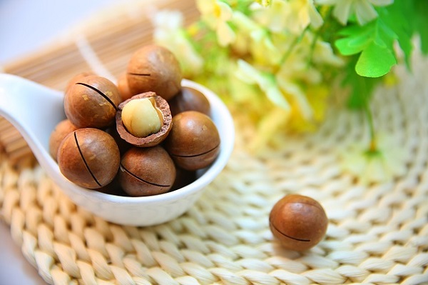 A hot chocolate recipe using macadamia nuts.
